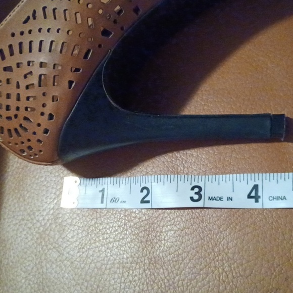 🌺BCBG Elegant Black and Brown Women's Heels - Picture 9 of 10